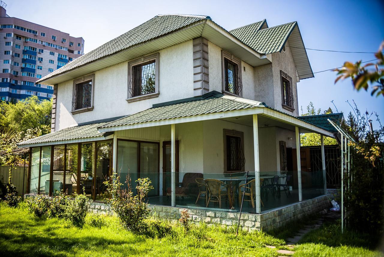 "European" Backpackers Hostel In Almati Kültér fotó