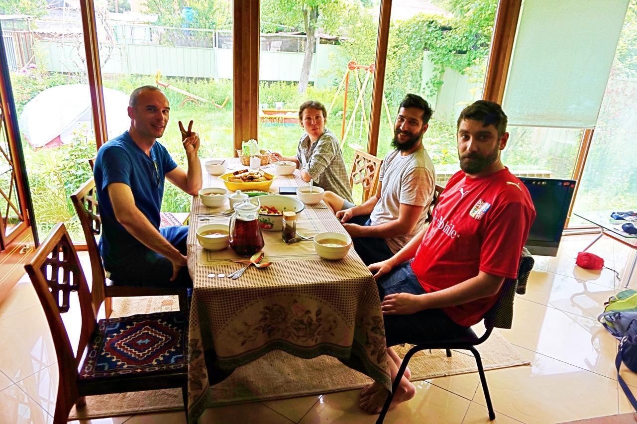 "European" Backpackers Hostel In Almati Kültér fotó