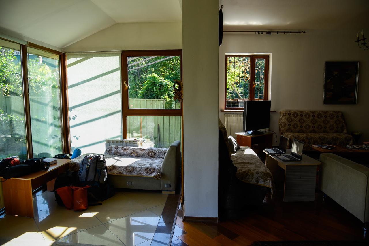 "European" Backpackers Hostel In Almati Kültér fotó
