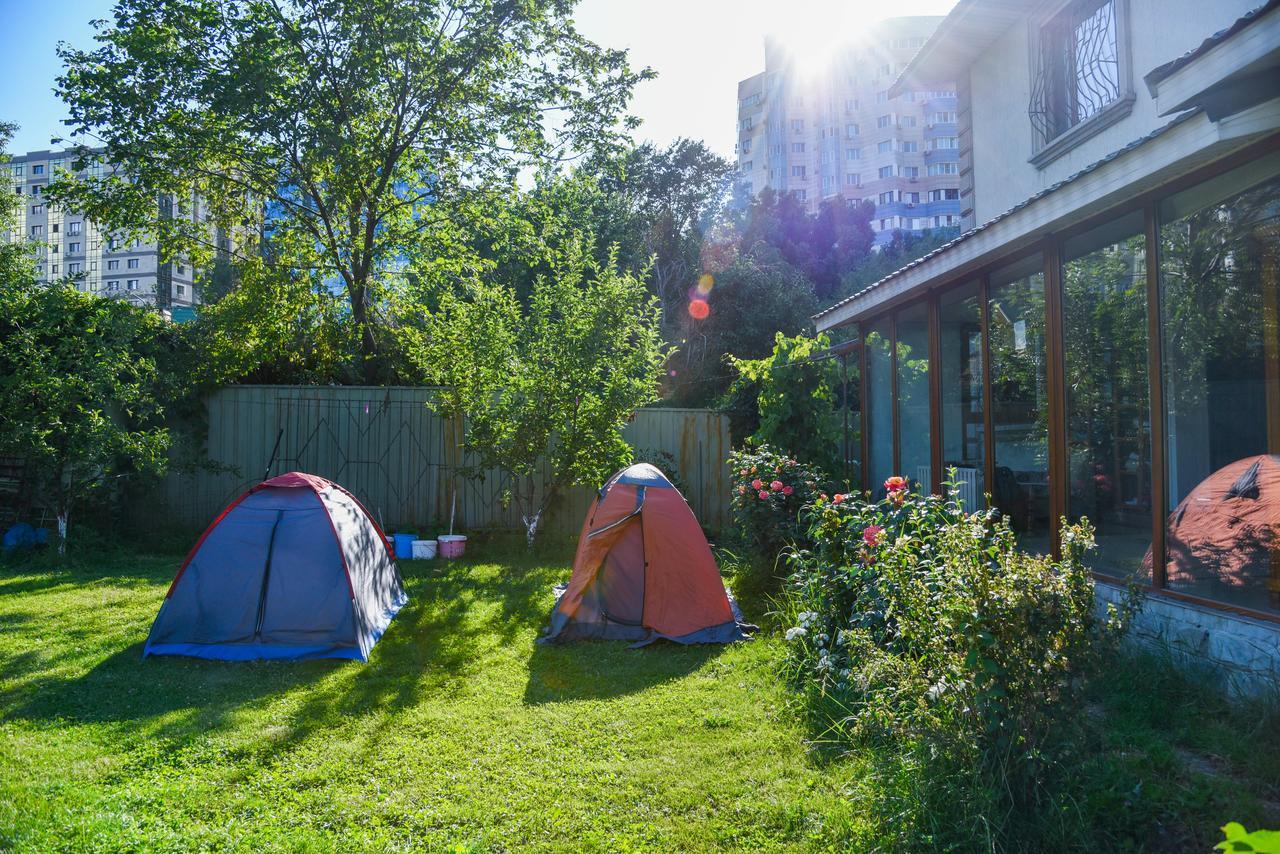 "European" Backpackers Hostel In Almati Kültér fotó