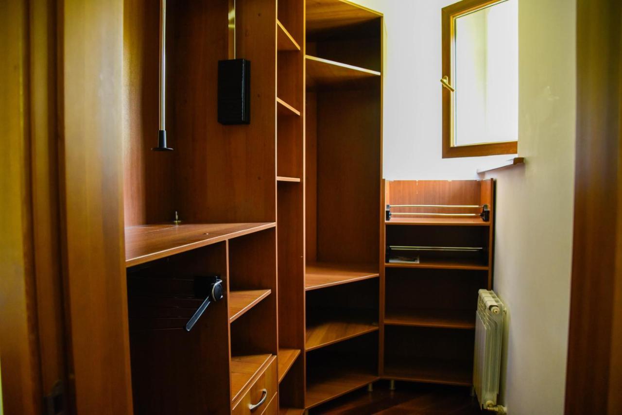 "European" Backpackers Hostel In Almati Kültér fotó