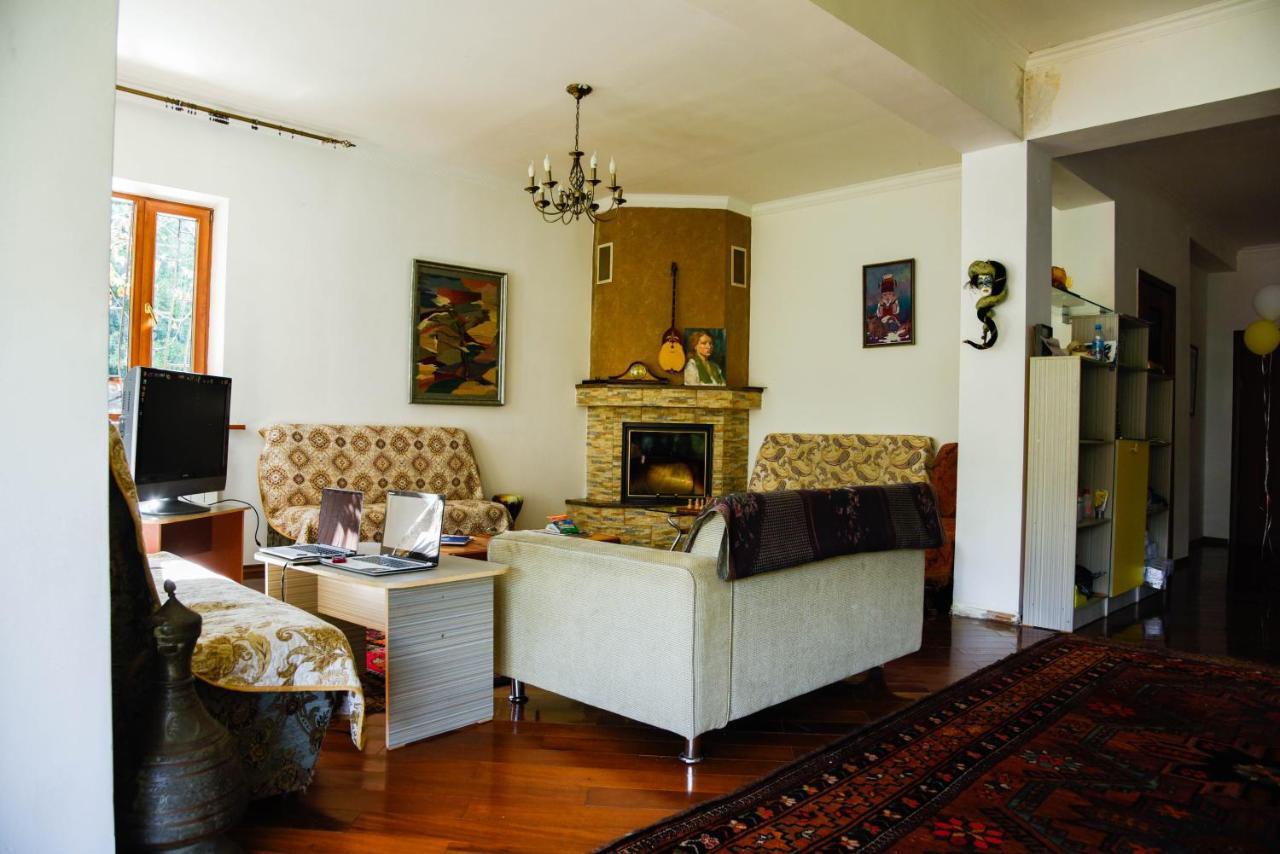 "European" Backpackers Hostel In Almati Kültér fotó