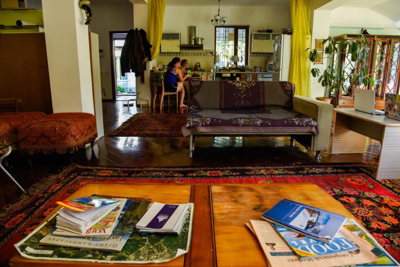 "European" Backpackers Hostel In Almati Kültér fotó