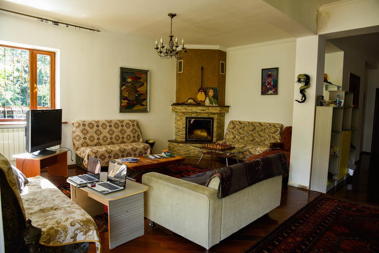 "European" Backpackers Hostel In Almati Kültér fotó