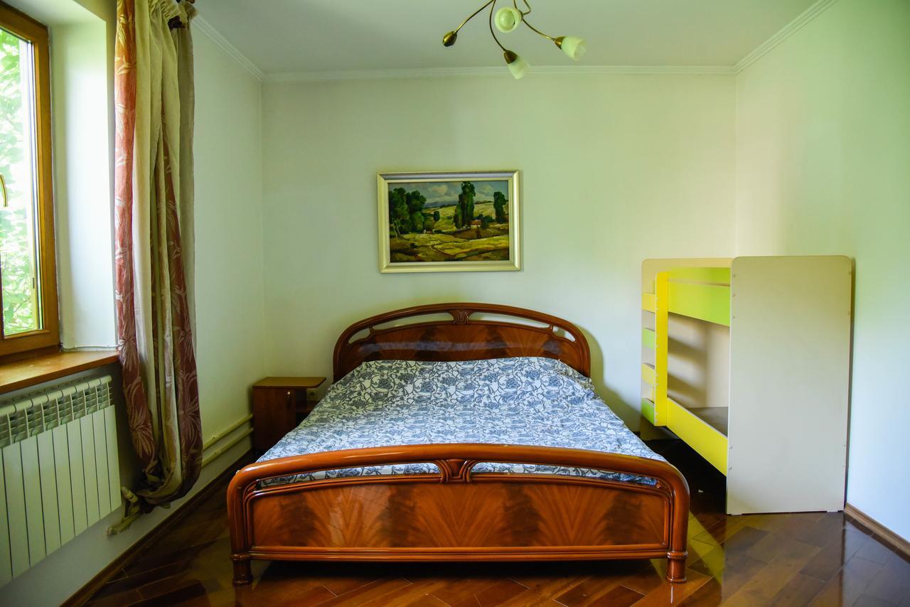 "European" Backpackers Hostel In Almati Kültér fotó