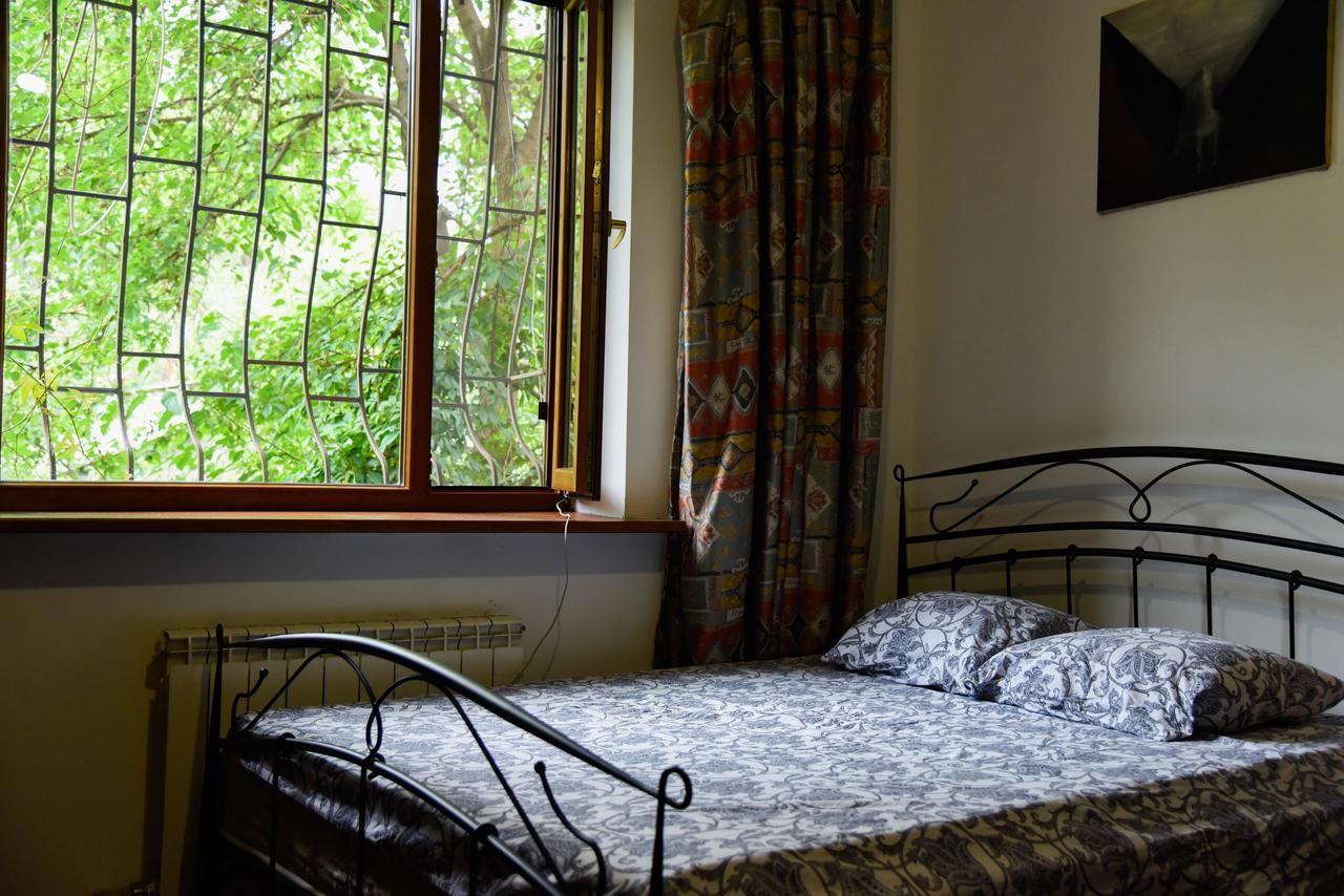 "European" Backpackers Hostel In Almati Kültér fotó
