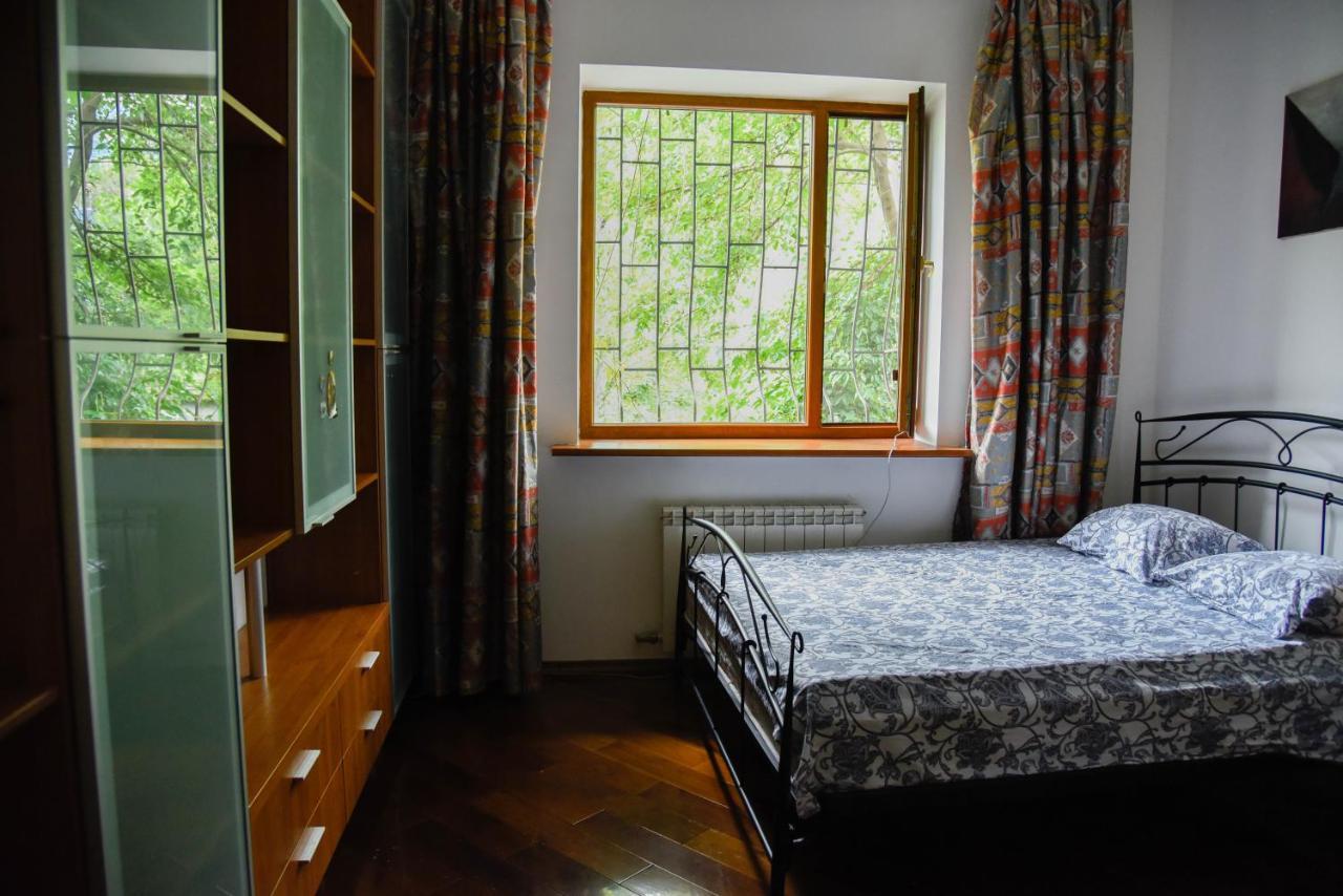 "European" Backpackers Hostel In Almati Kültér fotó