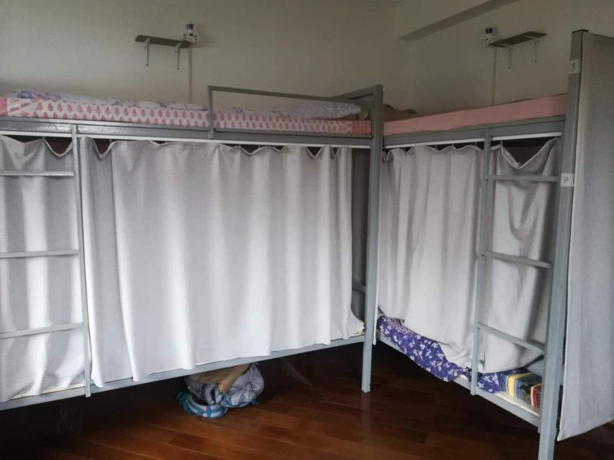 "European" Backpackers Hostel In Almati Szoba fotó